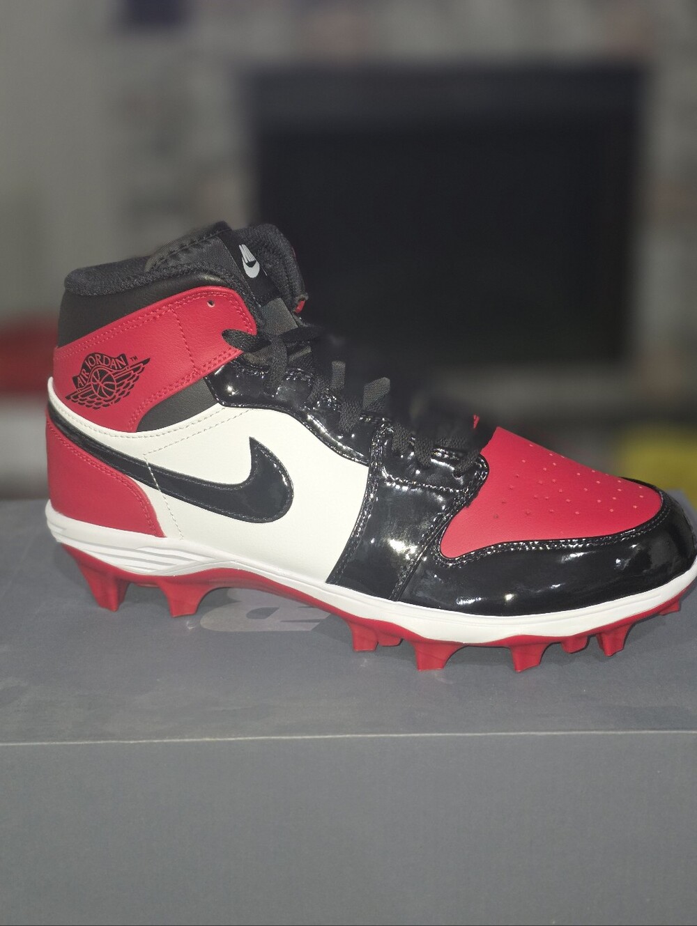 Nike Air Jordan Retro 1 Mid TD Cleat Bred Toe NEW